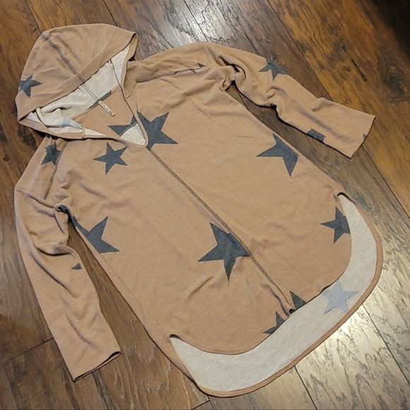 Taupe star sweatshirt - Picture 3 of 3